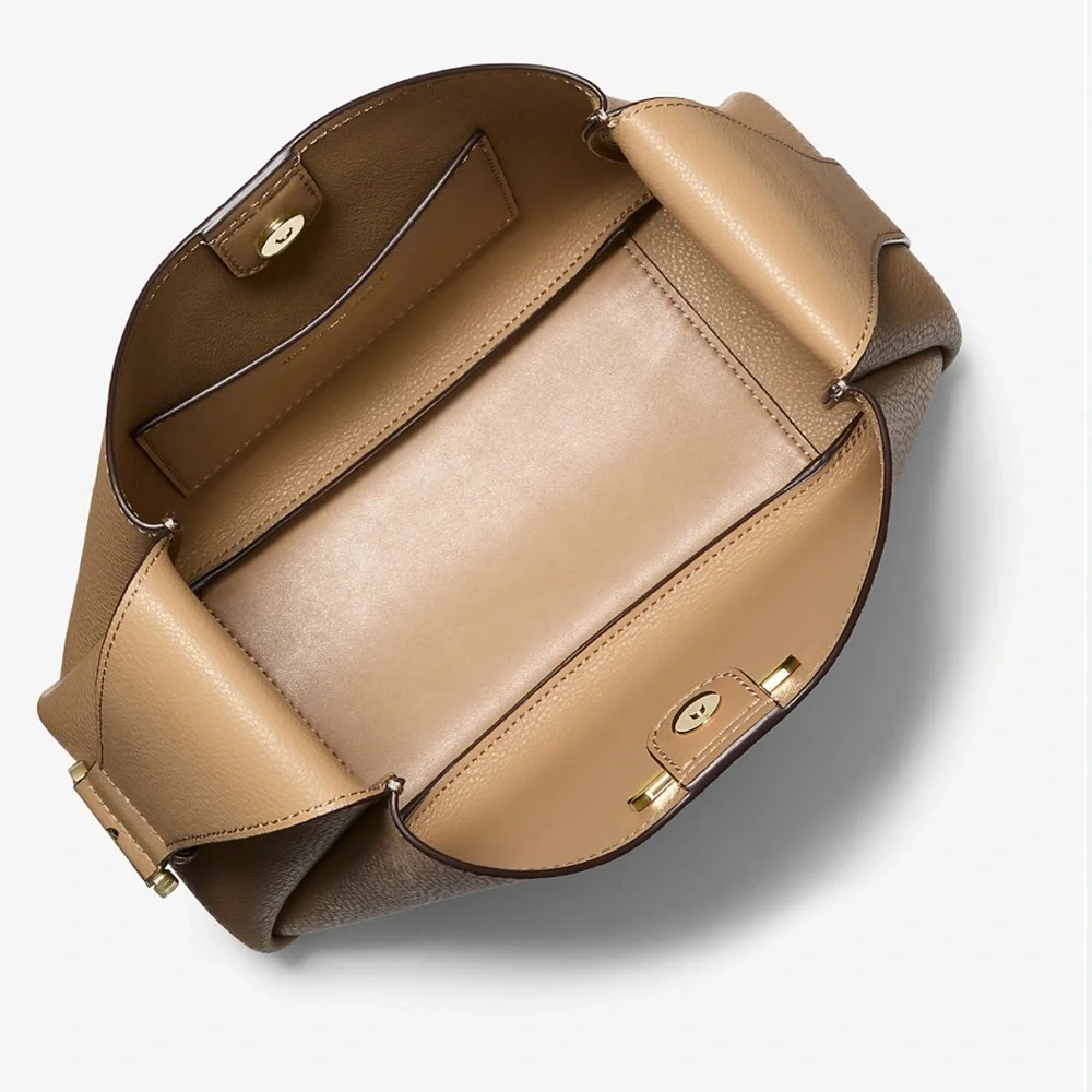 MICHAEL KORS Birch in Lt Cream Medium Pebbled Leather Messenger Bag NWT $328
